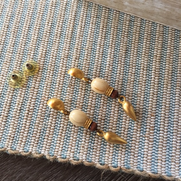 VINTAGE Brushed Gold with Beads Dangle Earrings - Picture 3 of 8